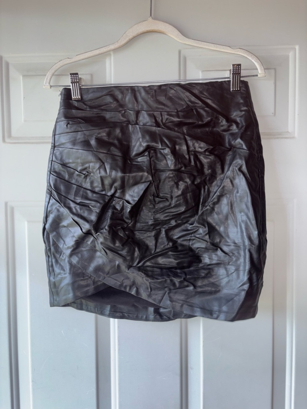 House of CB black faux leather ruched mini skirt size M